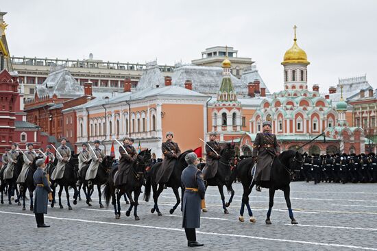 March marking 76th anniversary of November 7, 1941, military parade