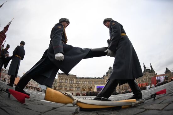 March marking 76th anniversary of November 7, 1941, military parade