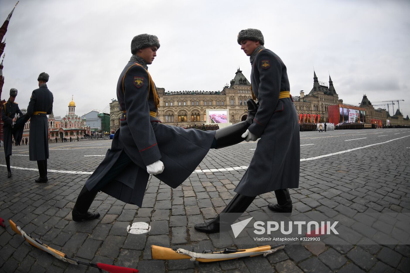 March marking 76th anniversary of November 7, 1941, military parade
