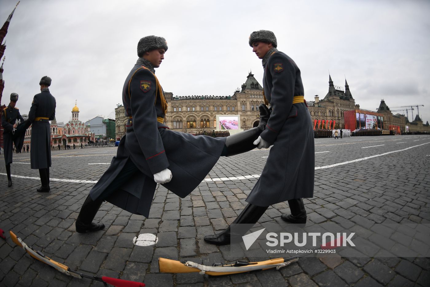 March marking 76th anniversary of November 7, 1941, military parade