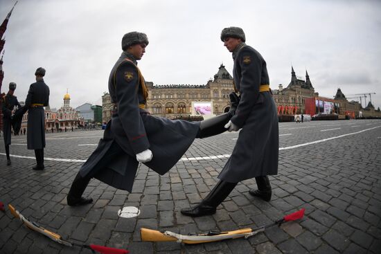 March marking 76th anniversary of November 7, 1941, military parade