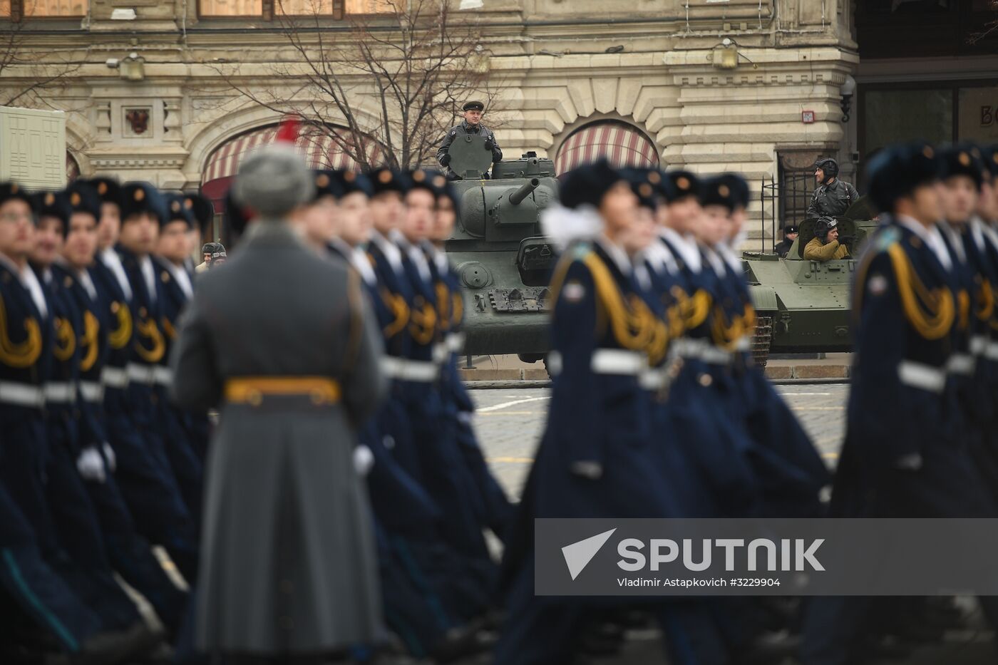 March marking 76th anniversary of November 7, 1941, military parade