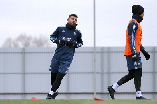 Football. Argentina's national team in training