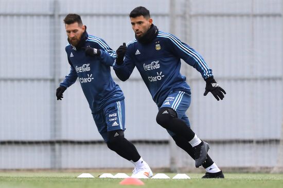 Football. Argentina's national team in training