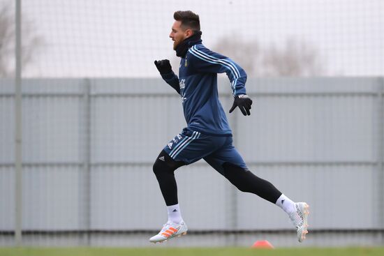 Football. Argentina's national team in training