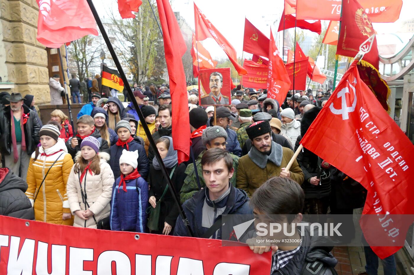 Celebrating 100th anniversary of October Revolution in Donetsk