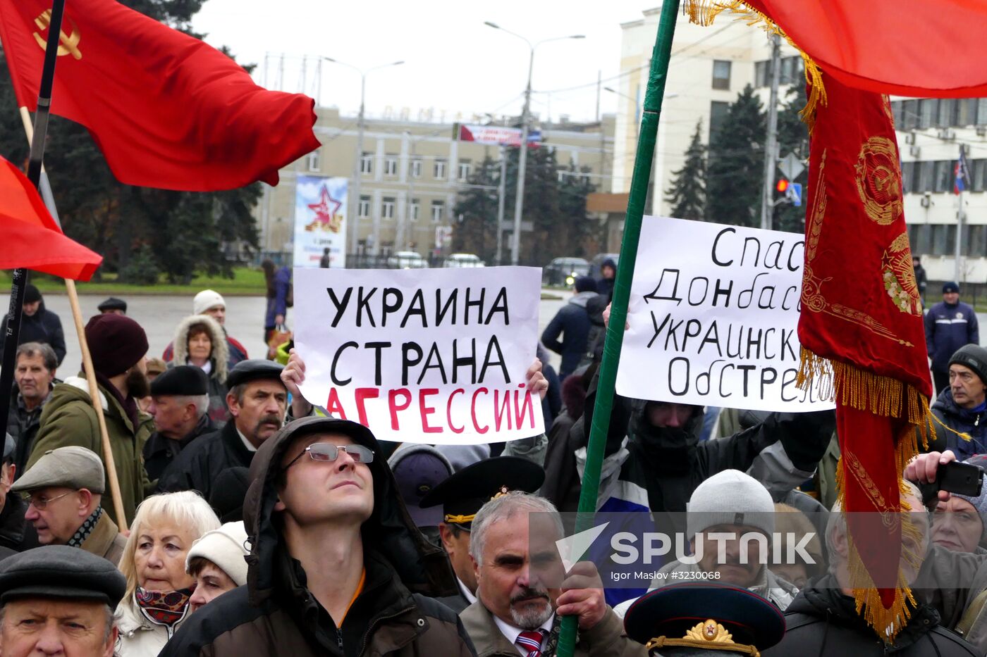 Celebrating 100th anniversary of October Revolution in Donetsk