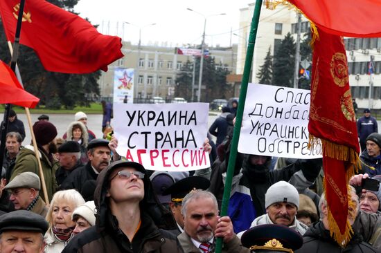 Celebrating 100th anniversary of October Revolution in Donetsk