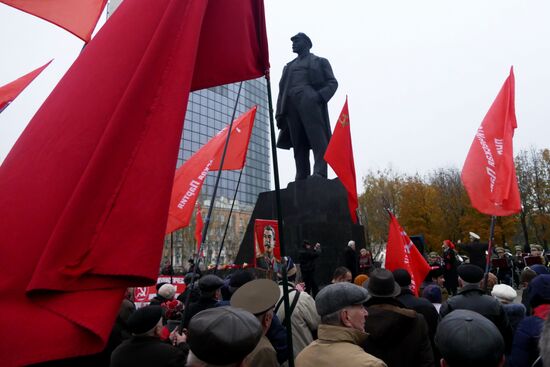 Celebrating 100th anniversary of October Revolution in Donetsk