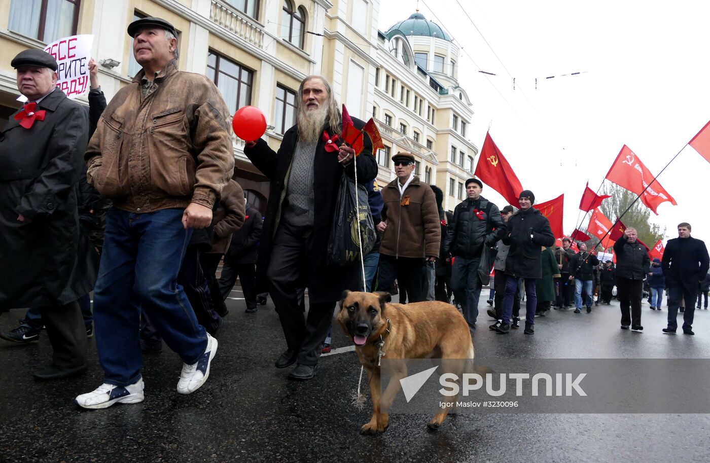 Celebrating 100th anniversary of October Revolution in Donetsk