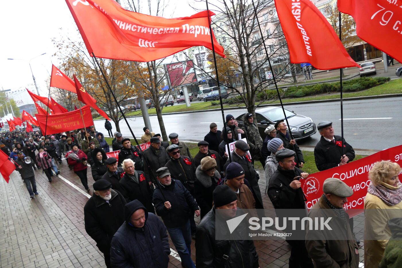 Celebrating 100th anniversary of October Revolution in Donetsk