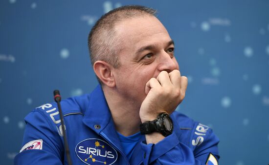 Ground simulation of SIRIUS-17 lunar expedition