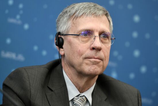 Ground simulation of SIRIUS-17 lunar expedition