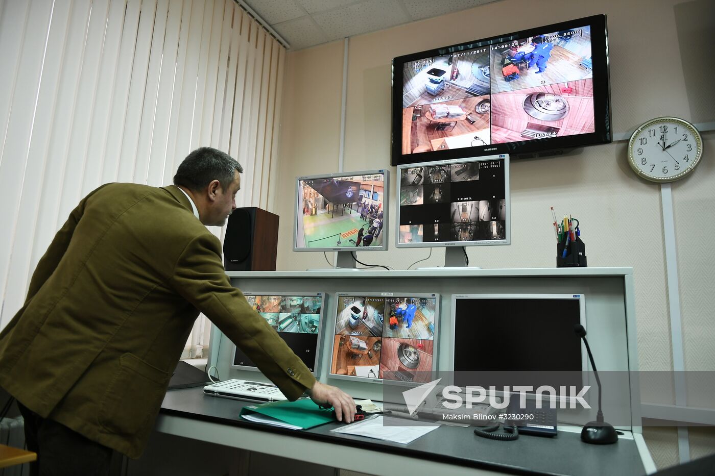 Ground simulation of SIRIUS-17 lunar expedition