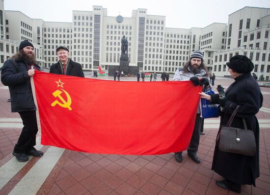 Rally inn Minsk to mark 100th anniversary of October Revolution