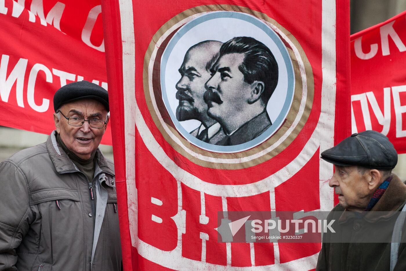 Rally in Minsk to mark 100th anniversary of October Revolution