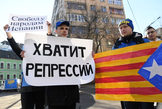 Russian Liberal Democratic Party stages rally to support Catalan independence movement