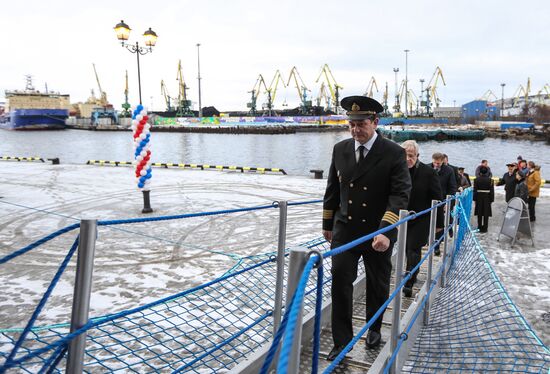 Flag-raising ceremony on Fyodor Ushakov vessel in Murmansk