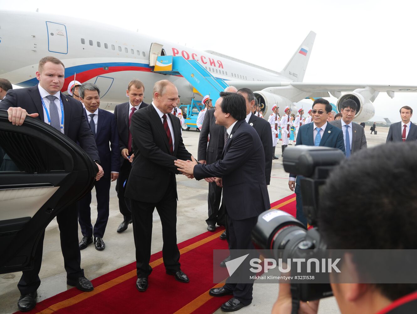 President Vladimir Putin visits Vietnam to attend APEC Economic Leaders’ Meeting