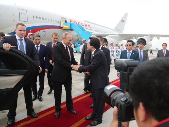President Vladimir Putin visits Vietnam to attend APEC Economic Leaders’ Meeting