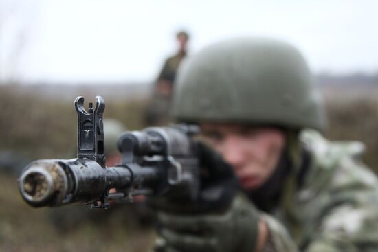 DPR fighters pass certification to wear a blue beret