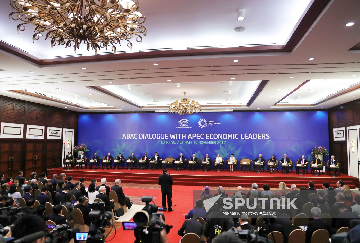 President Vladimir Putin visits Vietnam to attend APEC Economic Leaders’ Meeting