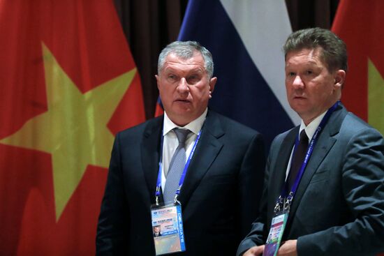 President Vladimir Putin visits Vietnam to attend APEC Economic Leaders’ Meeting