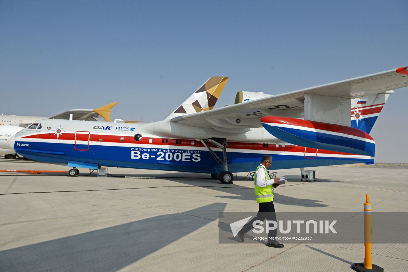 Russian Deputy Prime Minister Dmitry Rogozin visits Dubai Airshow 2017