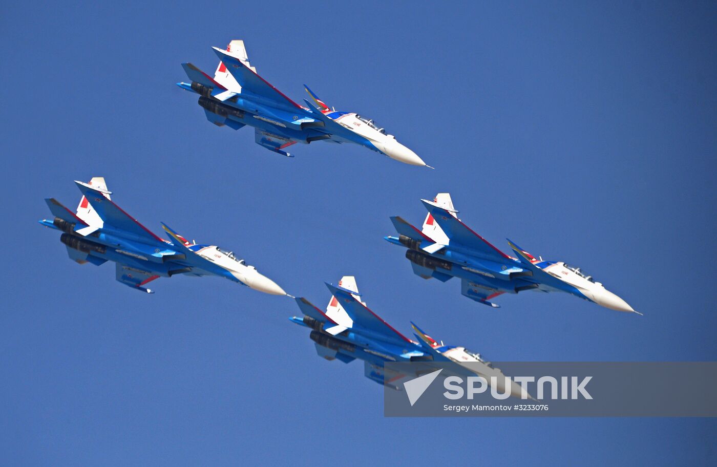 Russian Deputy Prime Minister Dmitry Rogozin visits Dubai Airshow 2017