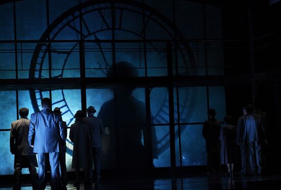 Run-through of play Old Lady's Visit