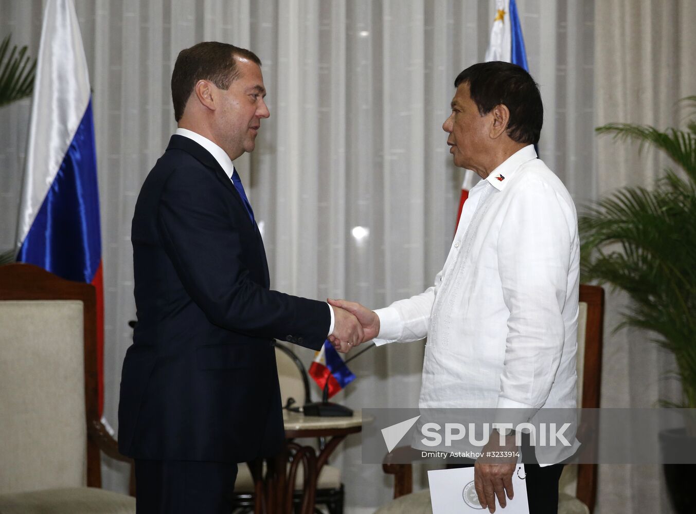 Russian Prime Minister Dmitry Medvedev takes part in ASEAN Summit in Manilaю Вфн ецщ
