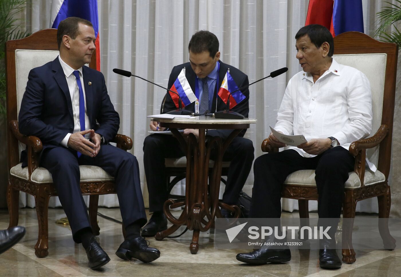 Russian Prime Minister Dmitry Medvedev takes part in ASEAN Summit in Manilaю Вфн ецщ