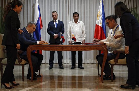 Russian Prime Minister Dmitry Medvedev takes part in ASEAN Summit in Manilaю Вфн ецщ