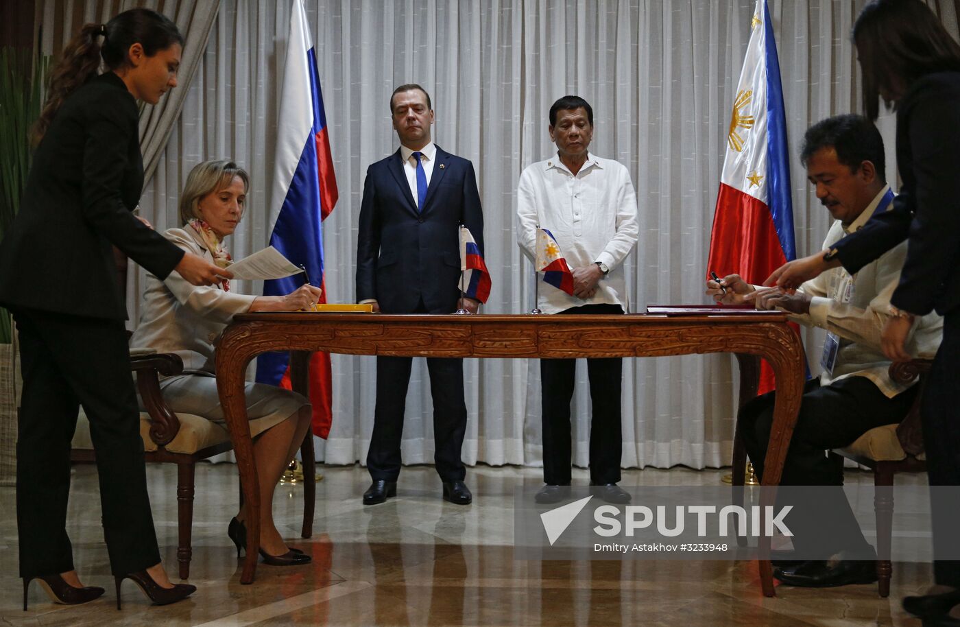 Russian Prime Minister Dmitry Medvedev takes part in ASEAN Summit in Manilaю Вфн ецщ