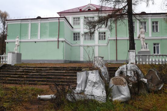 Soviet Era exhibition at branch of Volzhsky Cultural Center in Rybinsk