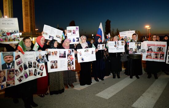 Welcoming Russian children, rescued in Syria, at Grozny Airport