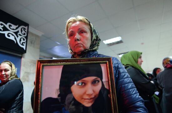 Welcoming Russian children, rescued in Syria, at Grozny Airport