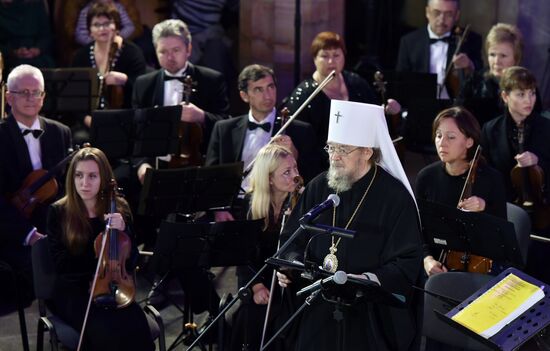 Charity concert at Simferopol Railway Station