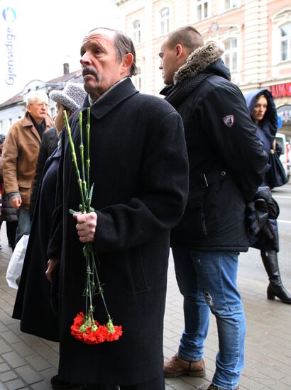 Paying last respects to Mikhail Zadornov in Riga