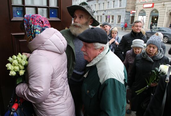 Paying last respects to Mikhail Zadornov in Riga