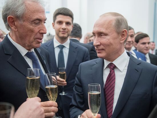 President Vladimir Putin presents state awards in Kremlin