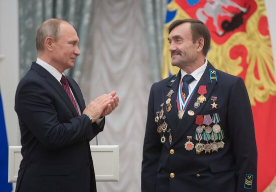 President Vladimir Putin presents state awards in Kremlin