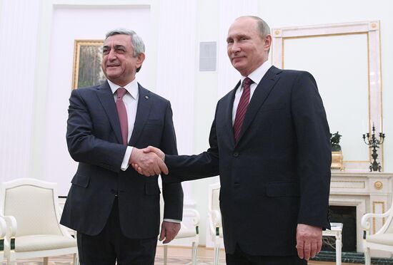 President Vladimir Putin meets with Armenian President Serzh Sargsyan