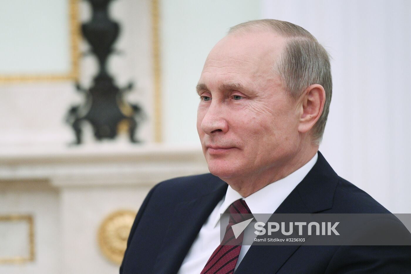 President Vladimir Putin meets with Armenian President Serzh Sargsyan