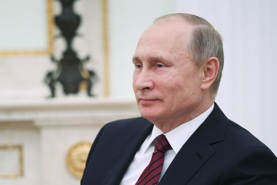 President Vladimir Putin meets with Armenian President Serzh Sargsyan