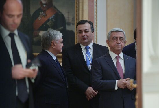 President Vladimir Putin meets with Armenian President Serzh Sargsyan