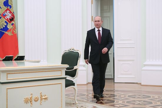 President Vladimir Putin meets with Armenian President Serzh Sargsyan