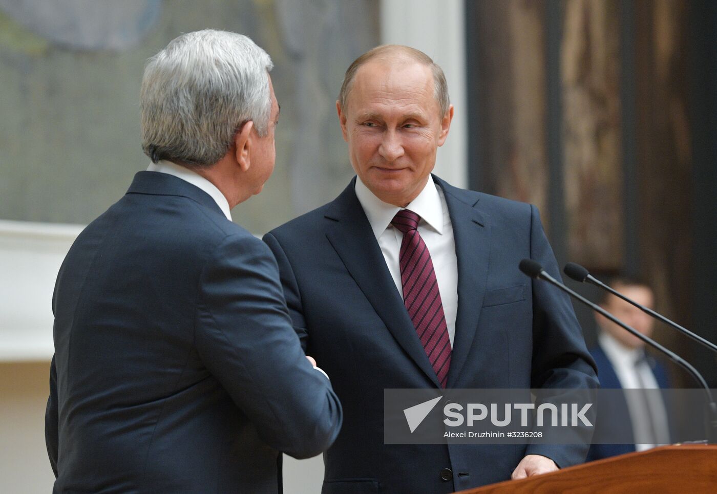 President Vladimir Putin meets with Armenian President Serzh Sargsyan