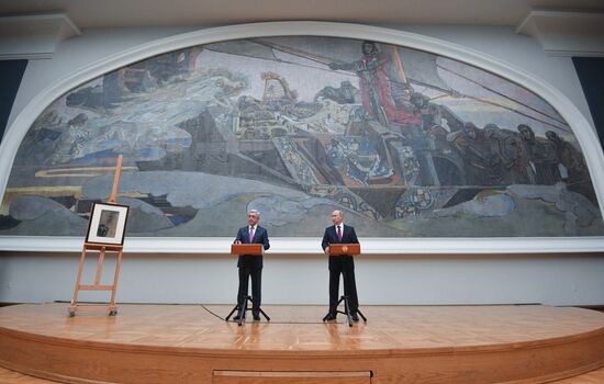 President Vladimir Putin meets with Armenian President Serzh Sargsyan