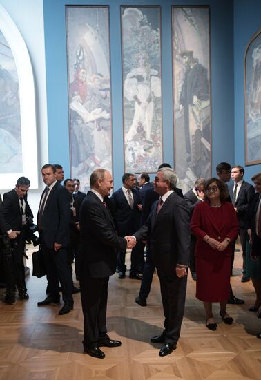 President Vladimir Putin meets with Armenian President Serzh Sargsyan